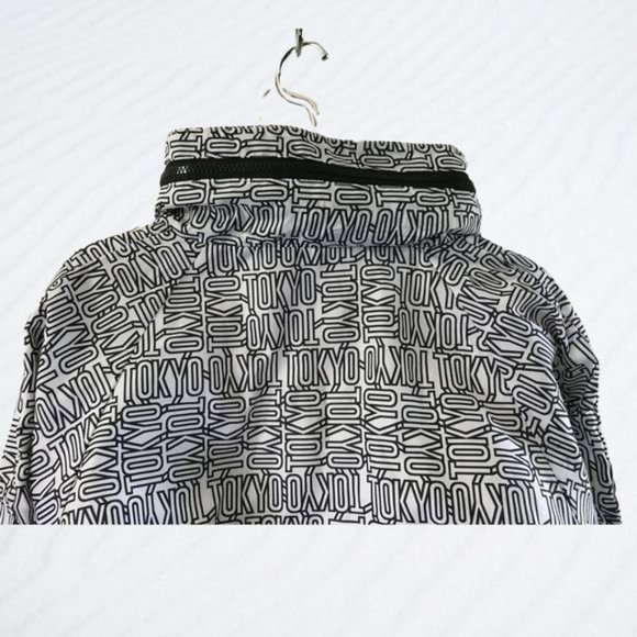 🎉 3 for $15 NWOT Forever 21 Tokyo Windbreaker Light Jacket Size Small - Picture 2 of 4